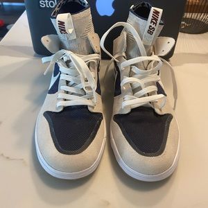 Nike flyknit dunks. Size 9